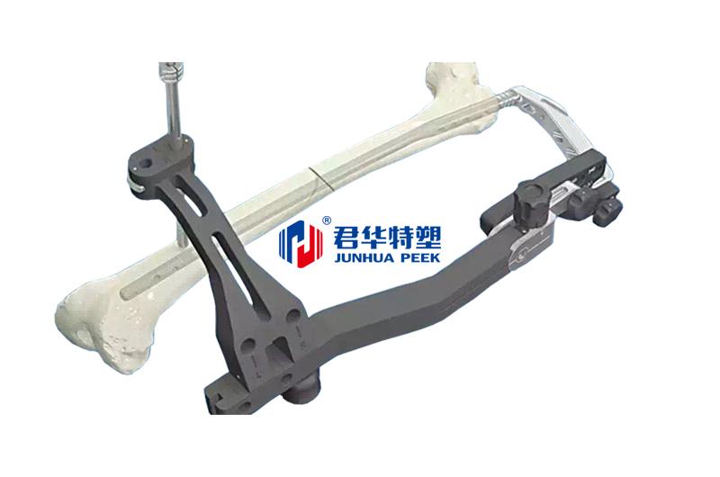 PEEK aiming bracket for distal locking