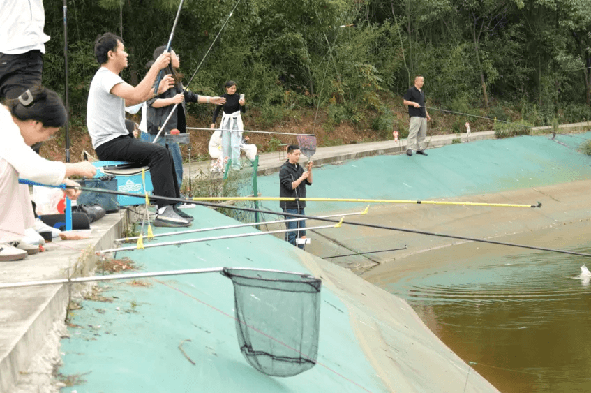 Autumn Fishing Fun, Friendship Through Fishing | Junhua’s Third Annual Fishing Competition Comes to a Successful Close - Junhua Autumn Fishing Fun, Friendship Through Fishing | Junhua’s Third Annual Fishing Competition Comes to a Successful Close Image 2